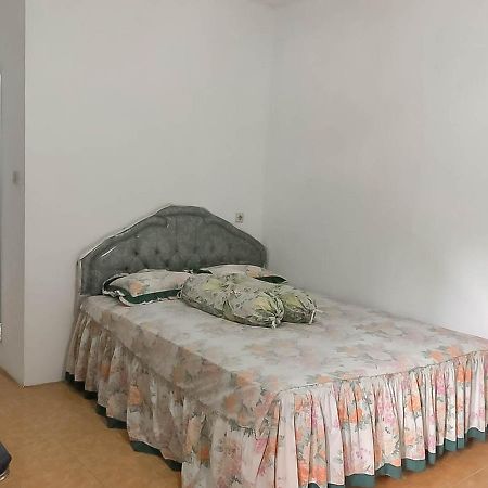 Rumah Panggung Guest House Syariah Mitra Reddoorz Сиребон Екстериор снимка