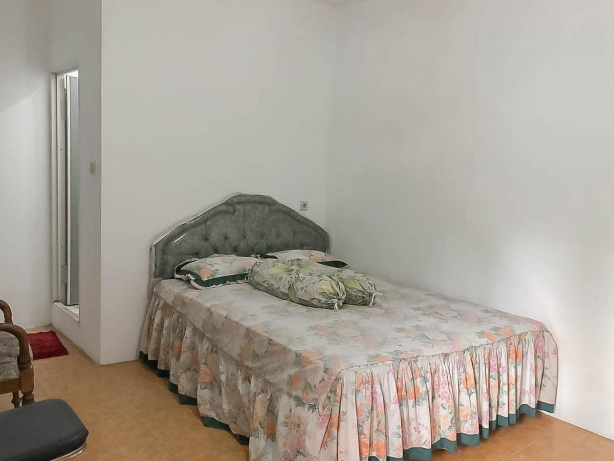 Rumah Panggung Guest House Syariah Mitra Reddoorz Сиребон Екстериор снимка